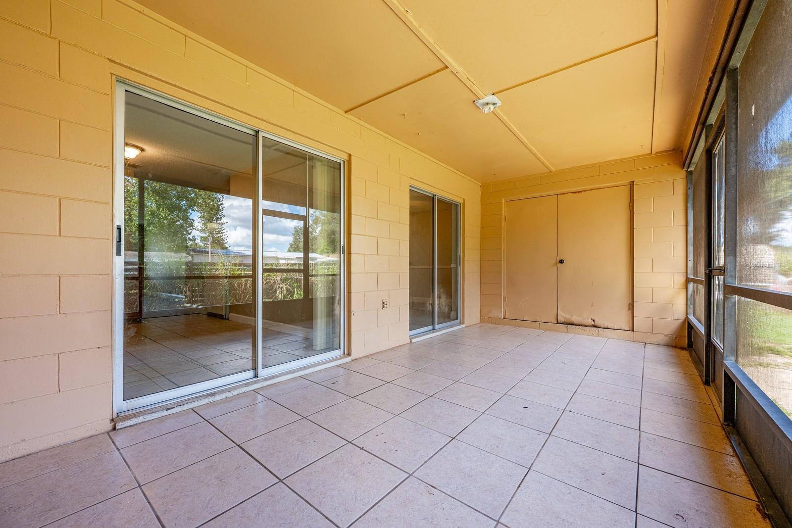 Image 23 of 35 For 5649-5651 Struthers Court