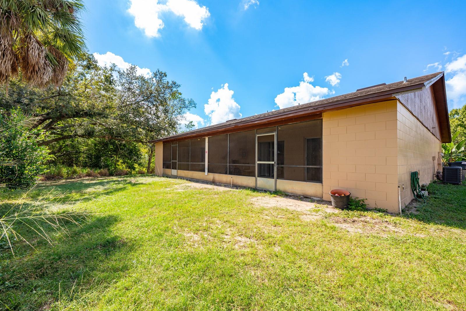 Image 24 of 35 For 5649-5651 Struthers Court