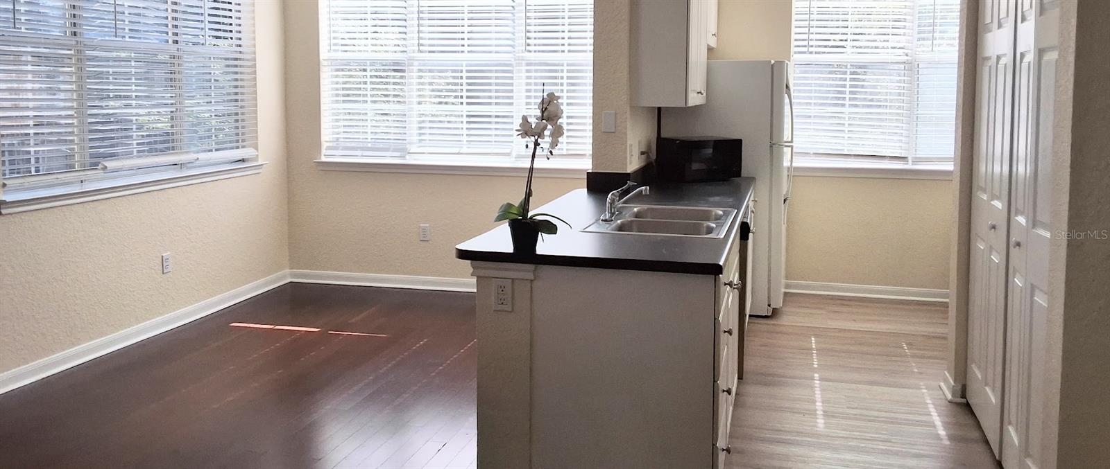 Image 12 of 23 For 860 Orange Avenue 256