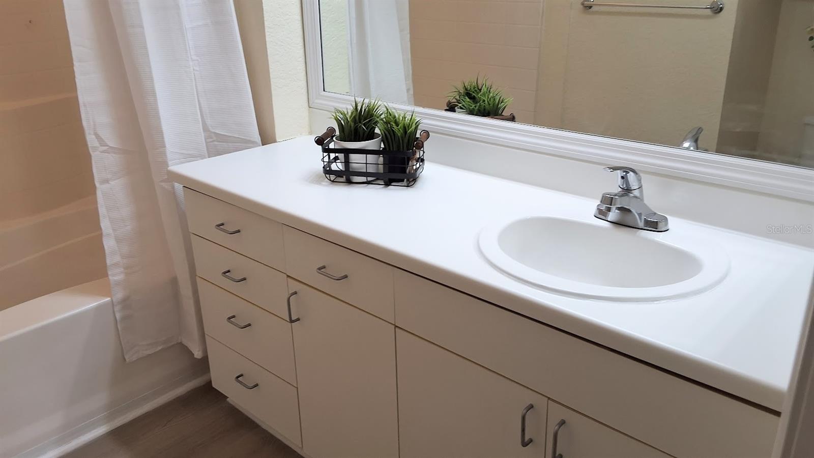 Image 15 of 23 For 860 Orange Avenue 256