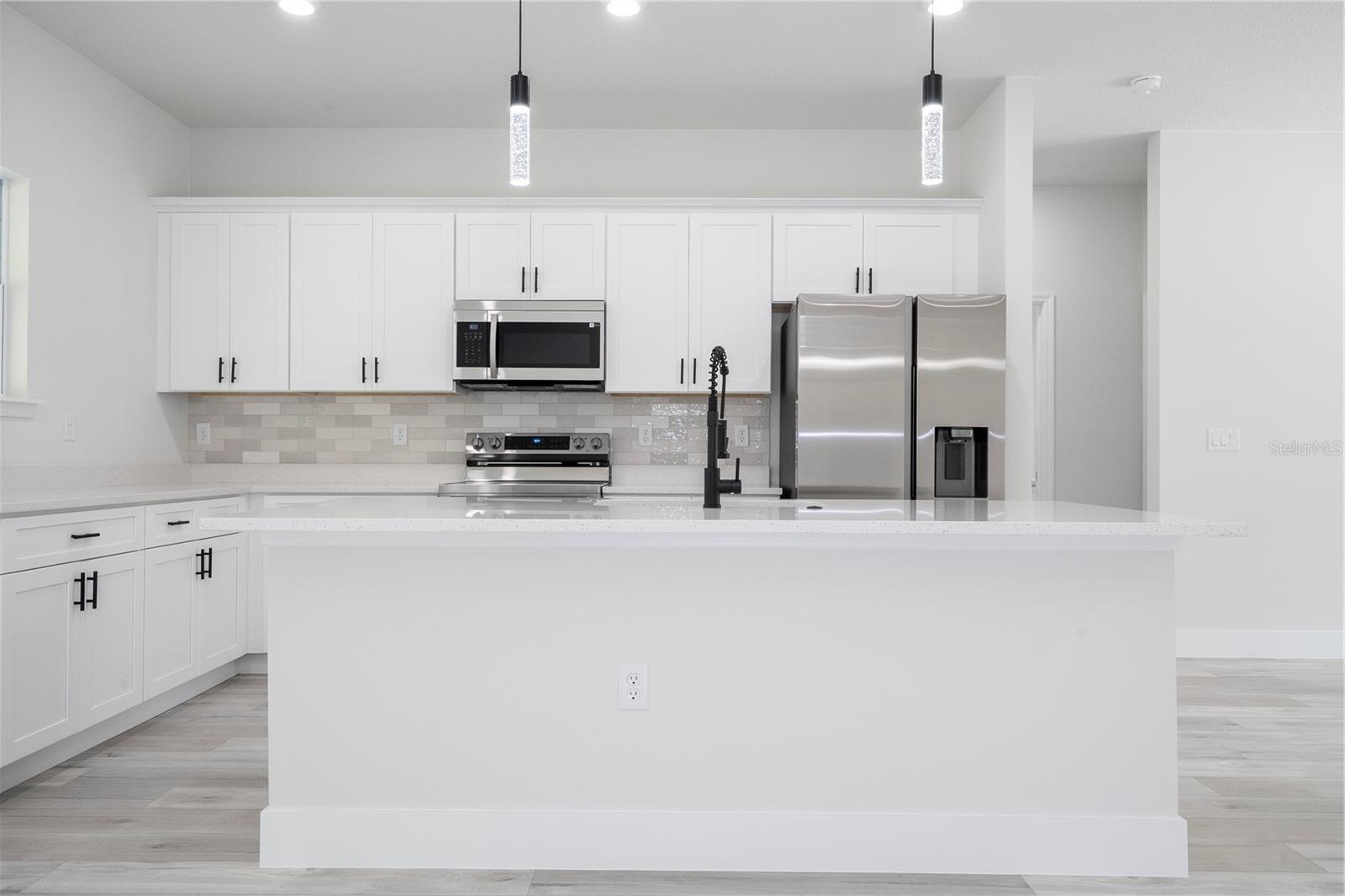 Listing photo id 16 for 8818 Circular Way