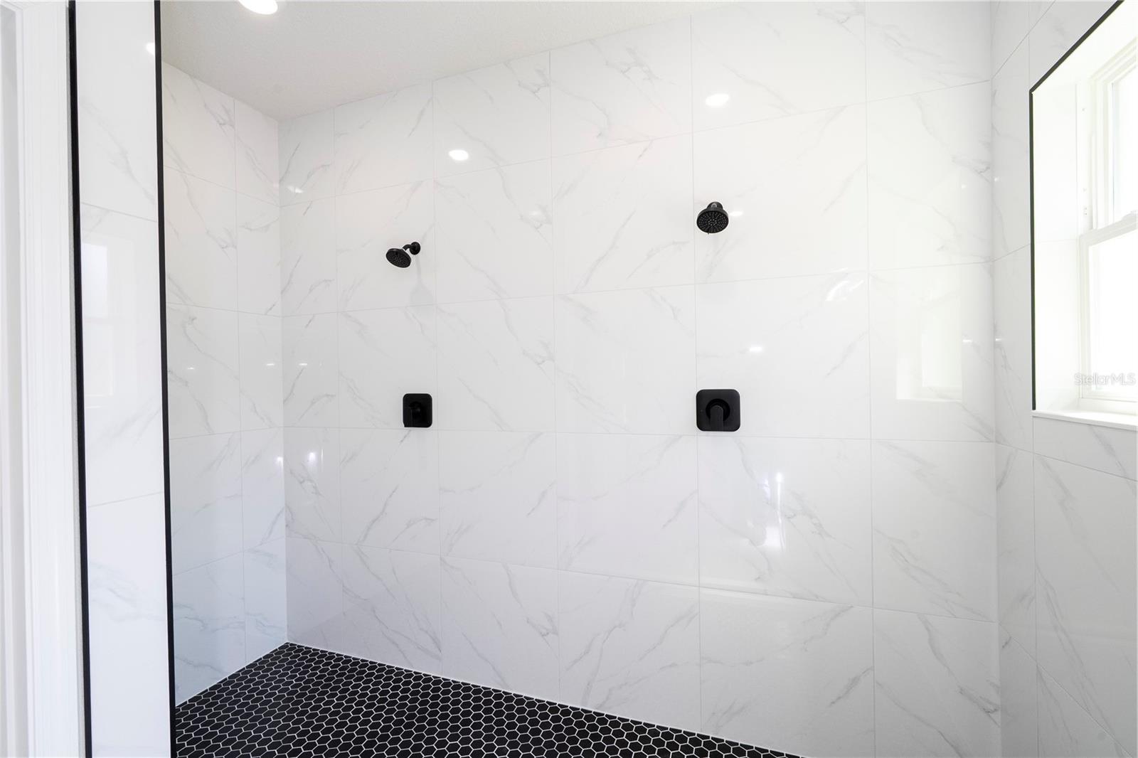 Listing photo id 24 for 8818 Circular Way