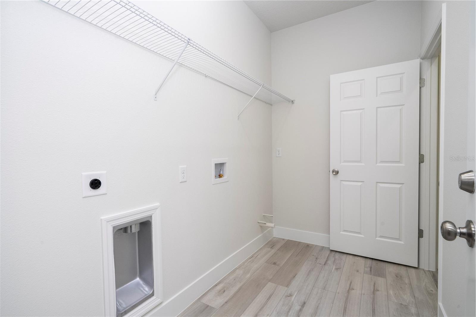 Listing photo id 36 for 8818 Circular Way