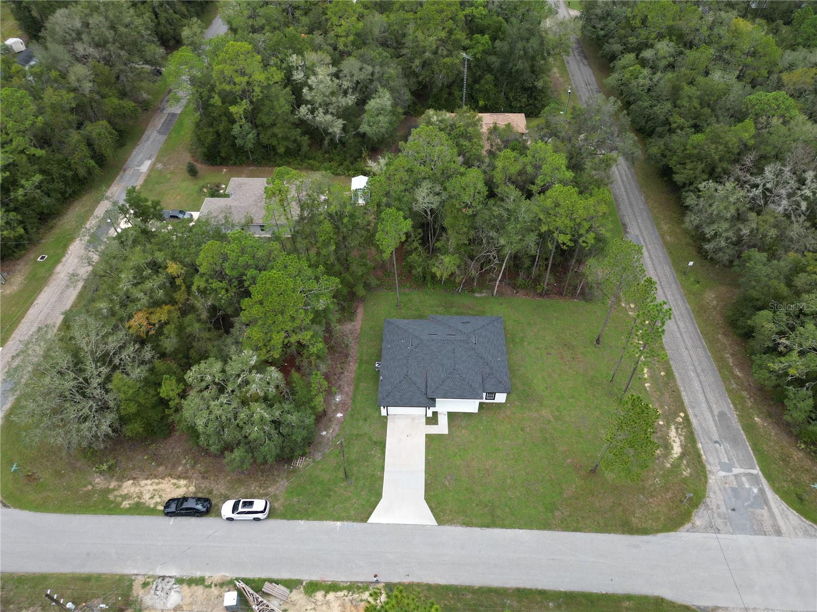 Listing photo id 3 for 8818 Circular Way