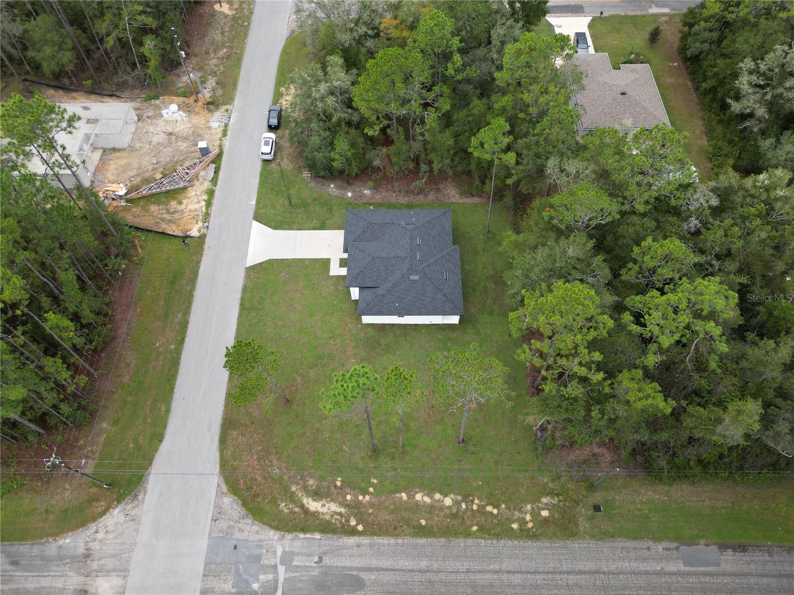 Listing photo id 5 for 8818 Circular Way