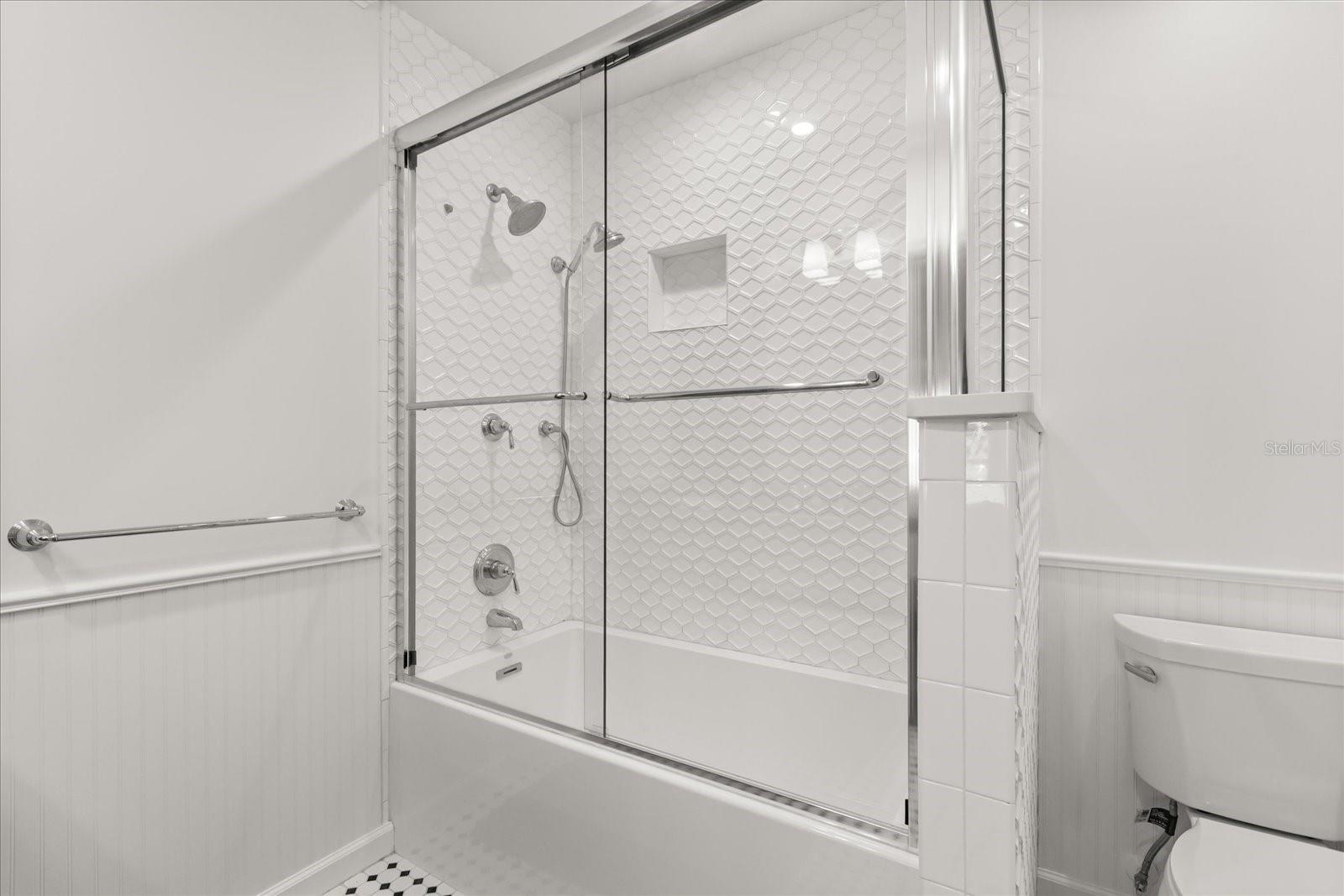 Image 29 of 46 For 516 Henkel Circle