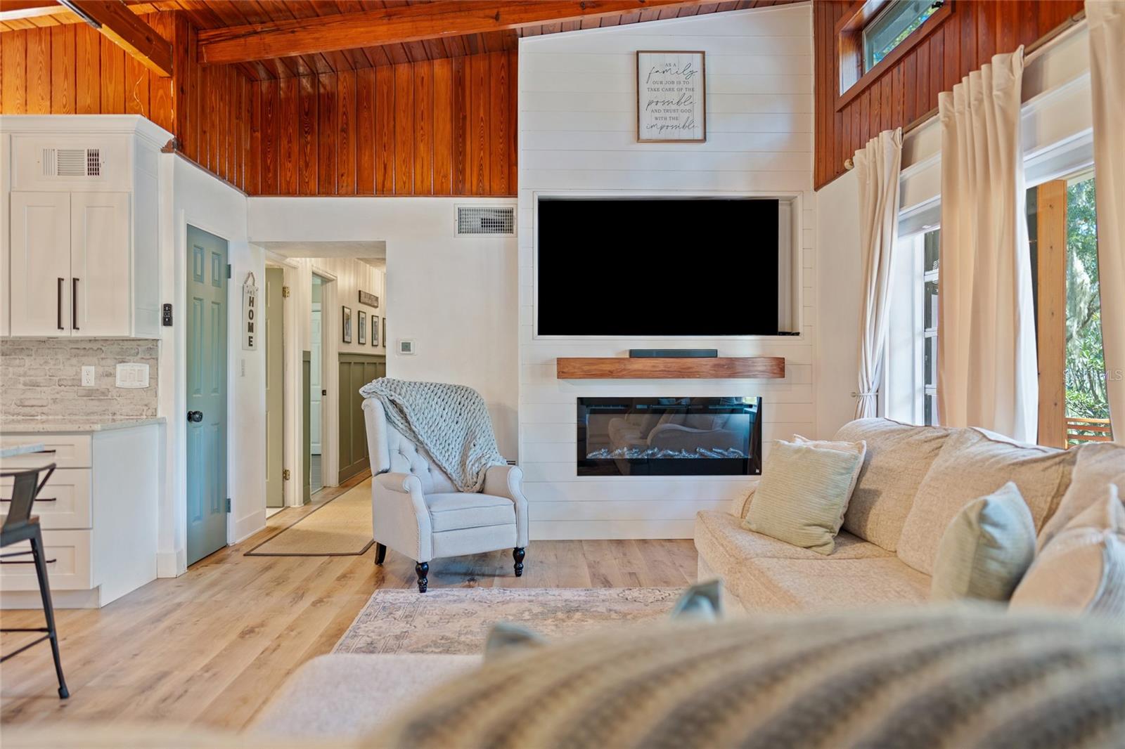 Image 11 of 42 For 1467 Hilltop Drive