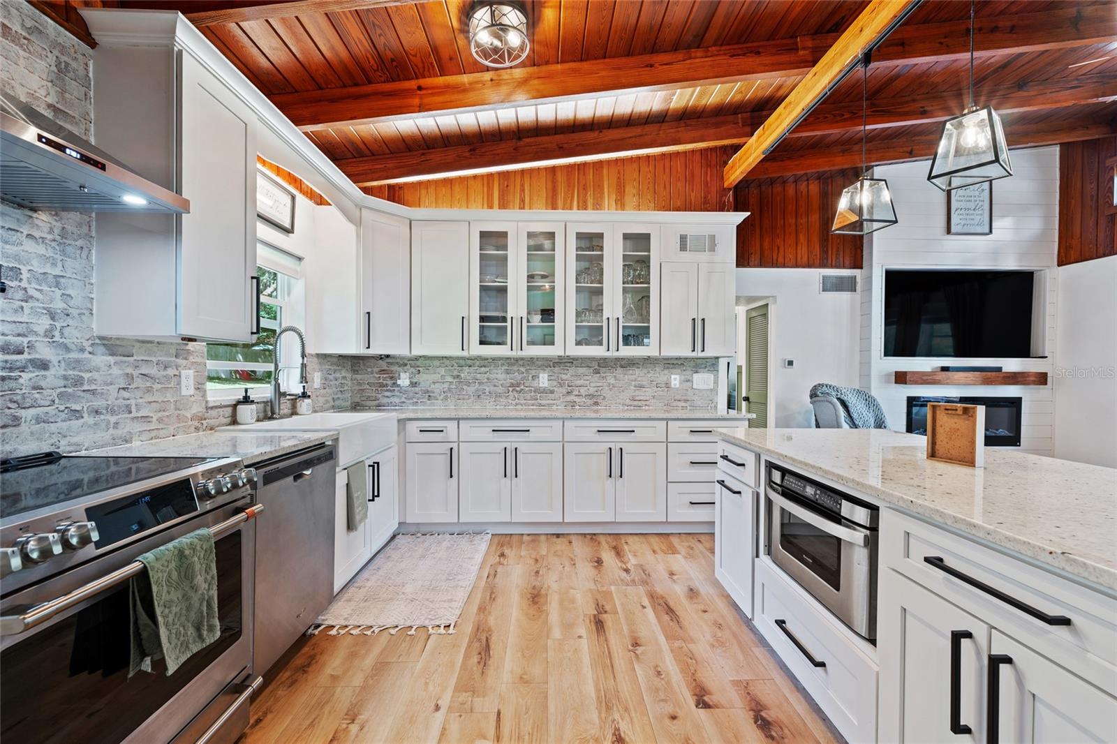 Image 17 of 42 For 1467 Hilltop Drive