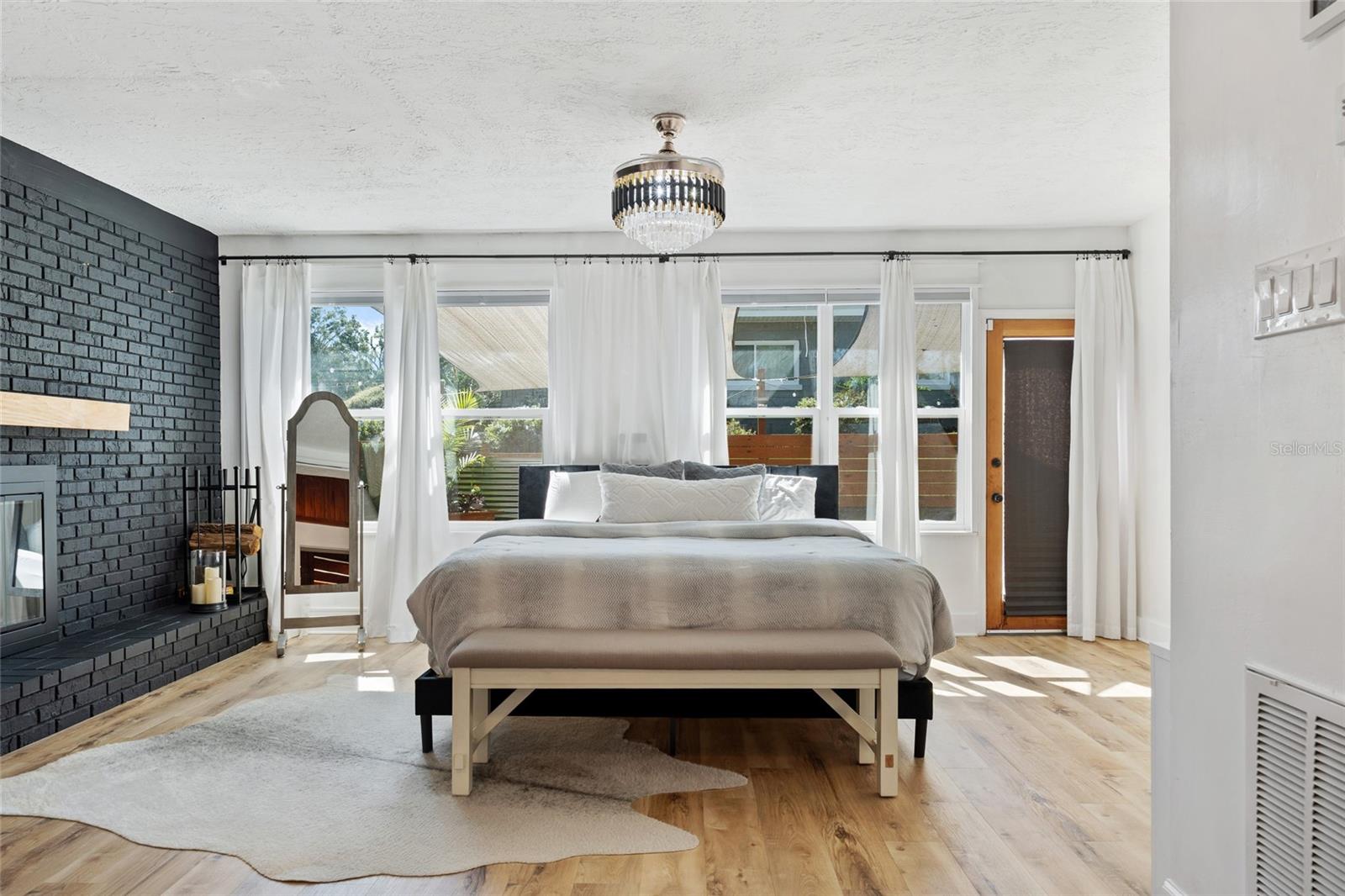 Image 21 of 42 For 1467 Hilltop Drive