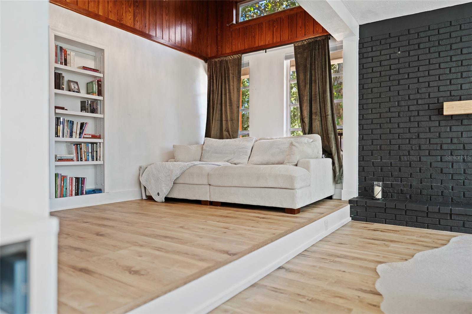 Image 24 of 42 For 1467 Hilltop Drive