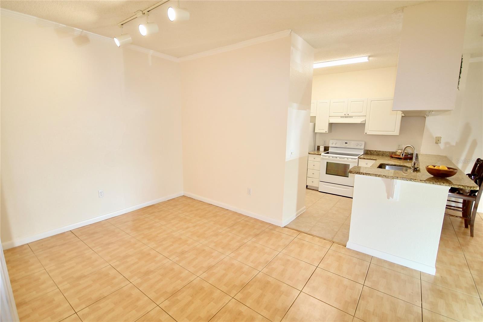 Image 15 of 33 For 913 Arbor Lakes Circle 913