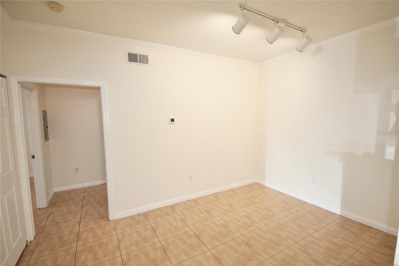 Image 16 of 33 For 913 Arbor Lakes Circle 913