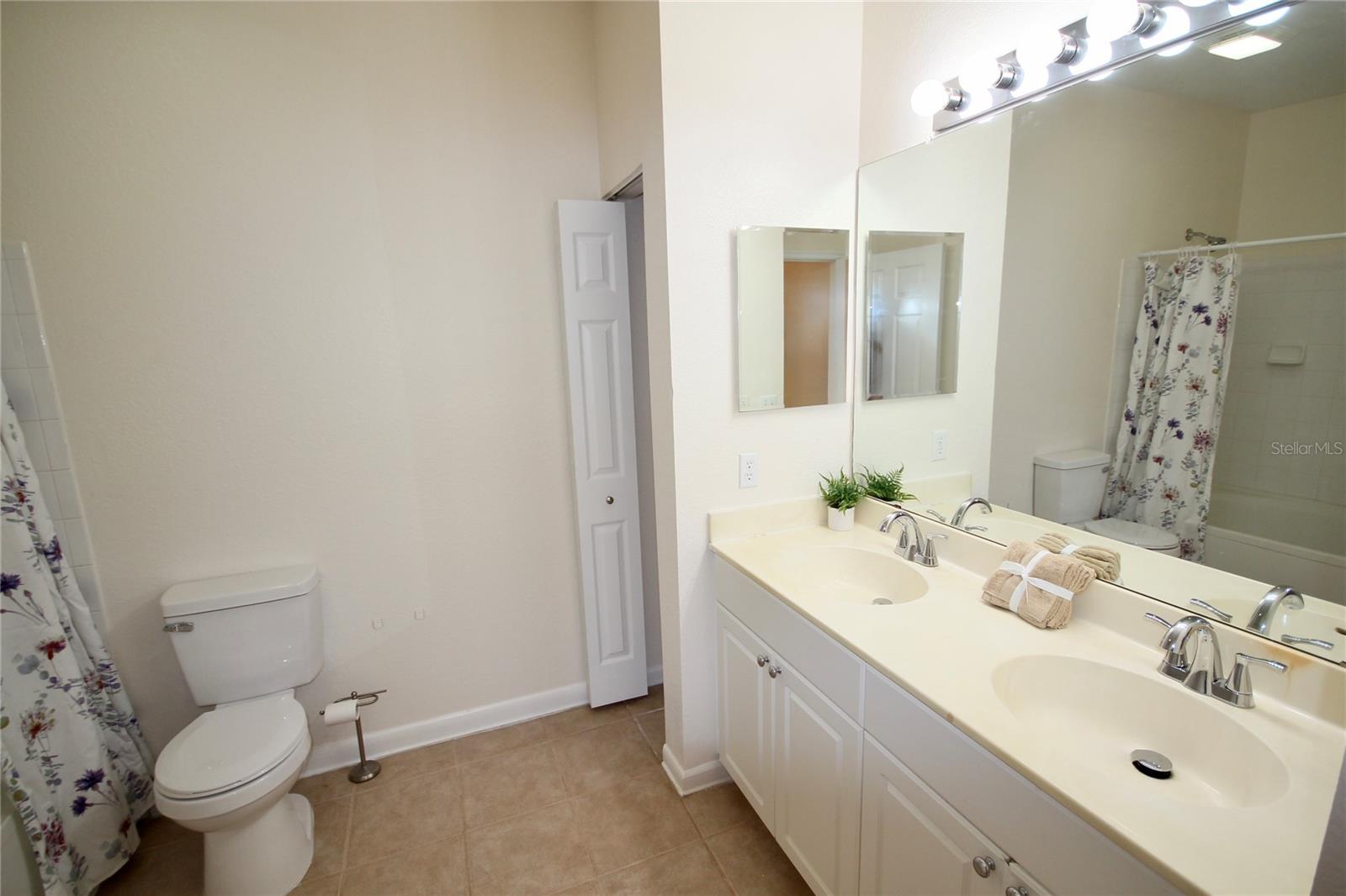 Image 20 of 33 For 913 Arbor Lakes Circle 913