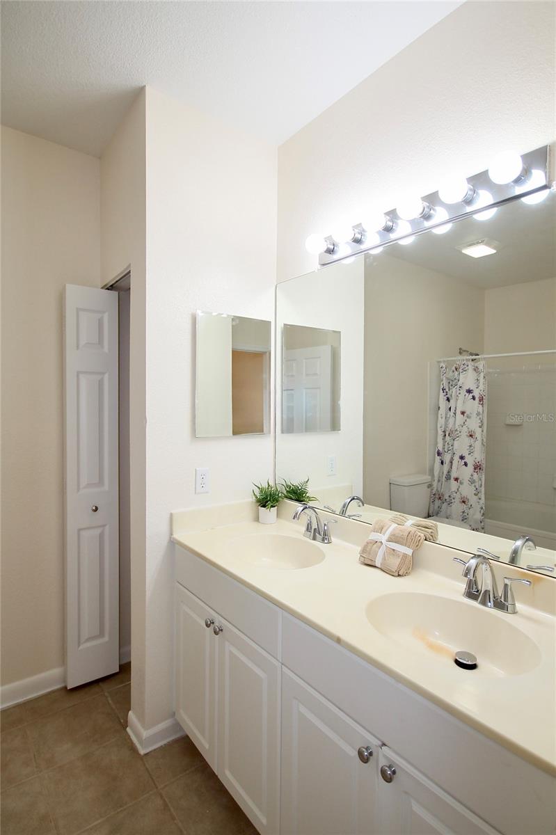 Image 22 of 33 For 913 Arbor Lakes Circle 913