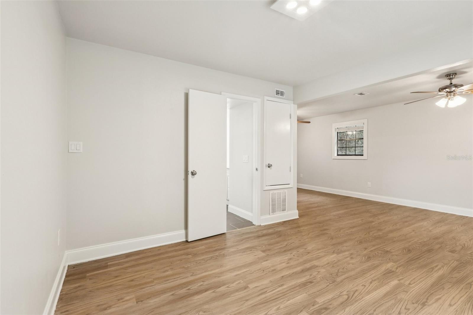 Image 15 of 29 For 104 Hallmark Court