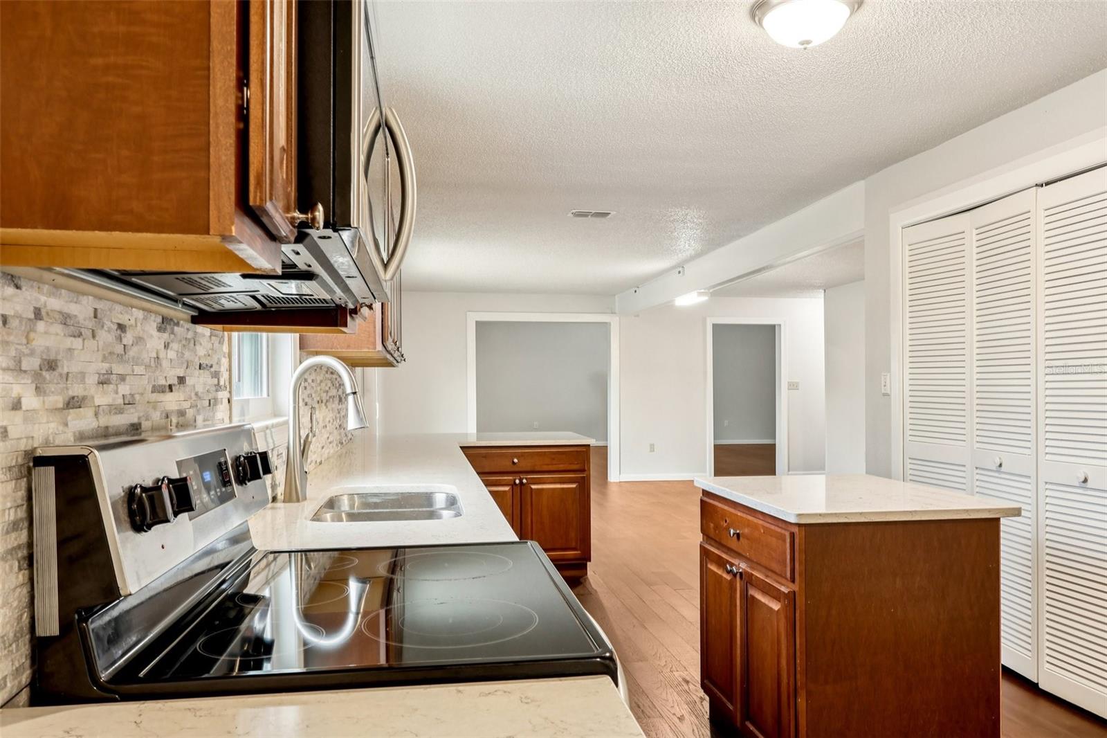 Image 5 of 29 For 104 Hallmark Court