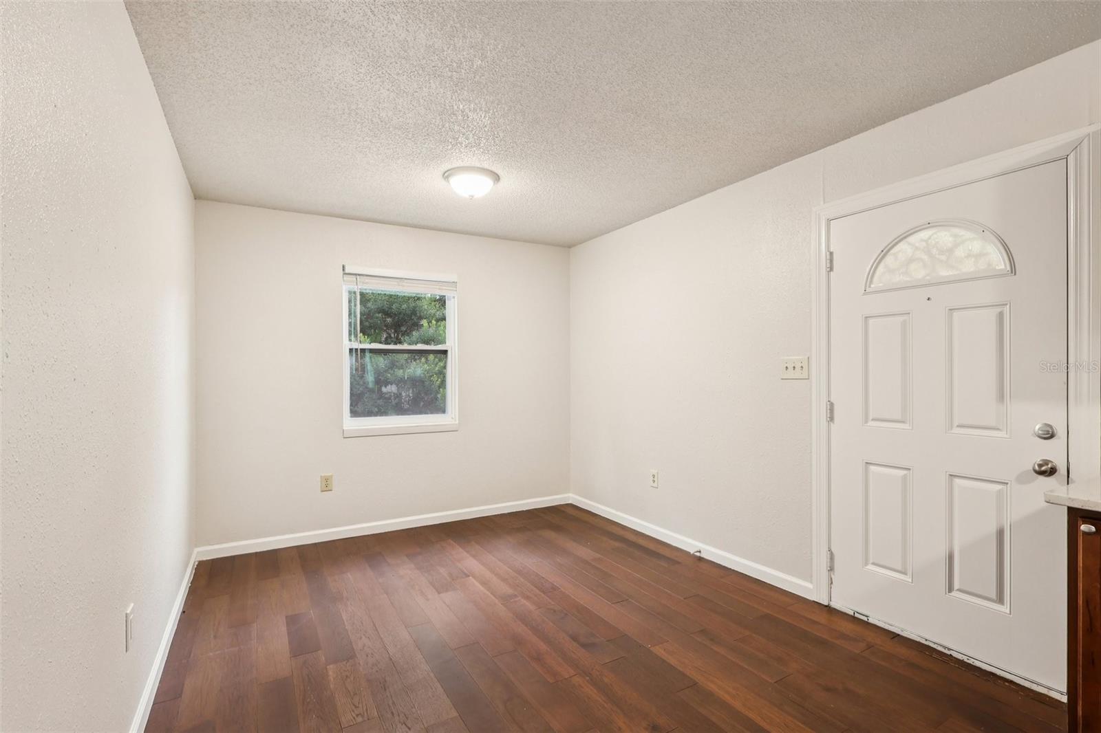 Image 7 of 29 For 104 Hallmark Court