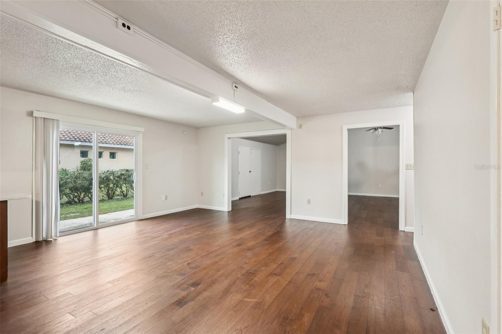 Image 8 of 29 For 104 Hallmark Court