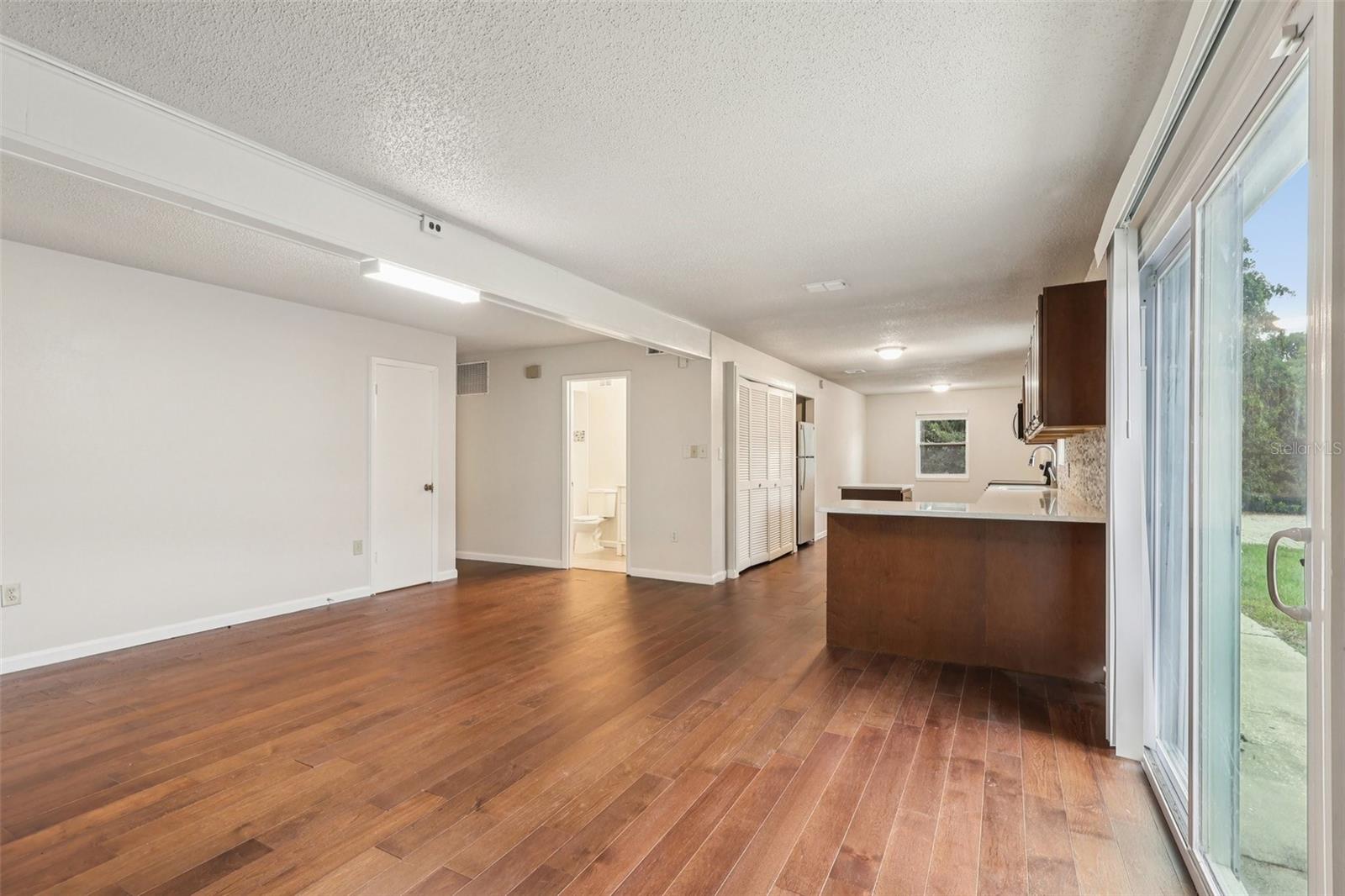 Image 9 of 29 For 104 Hallmark Court