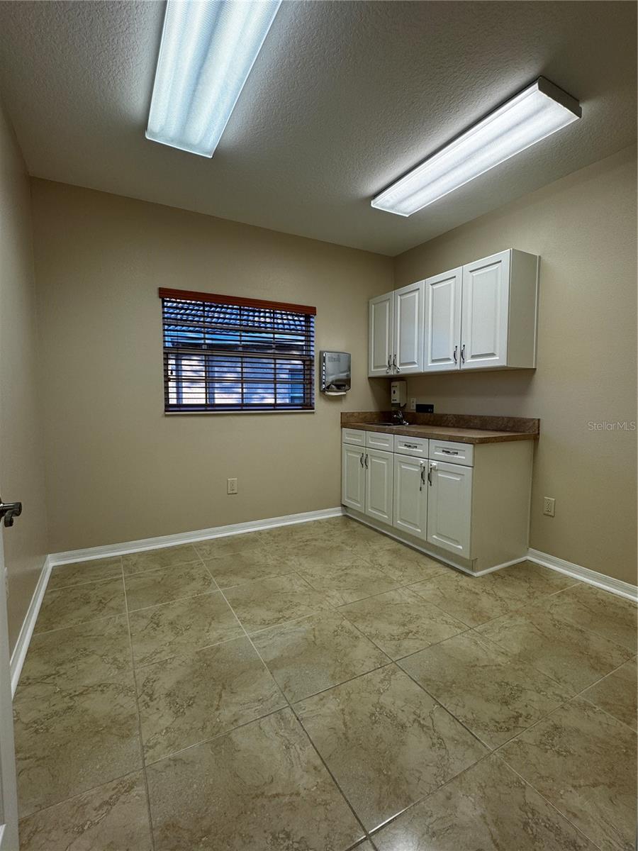 Image 14 of 19 For 3229 Hillsdale Lane