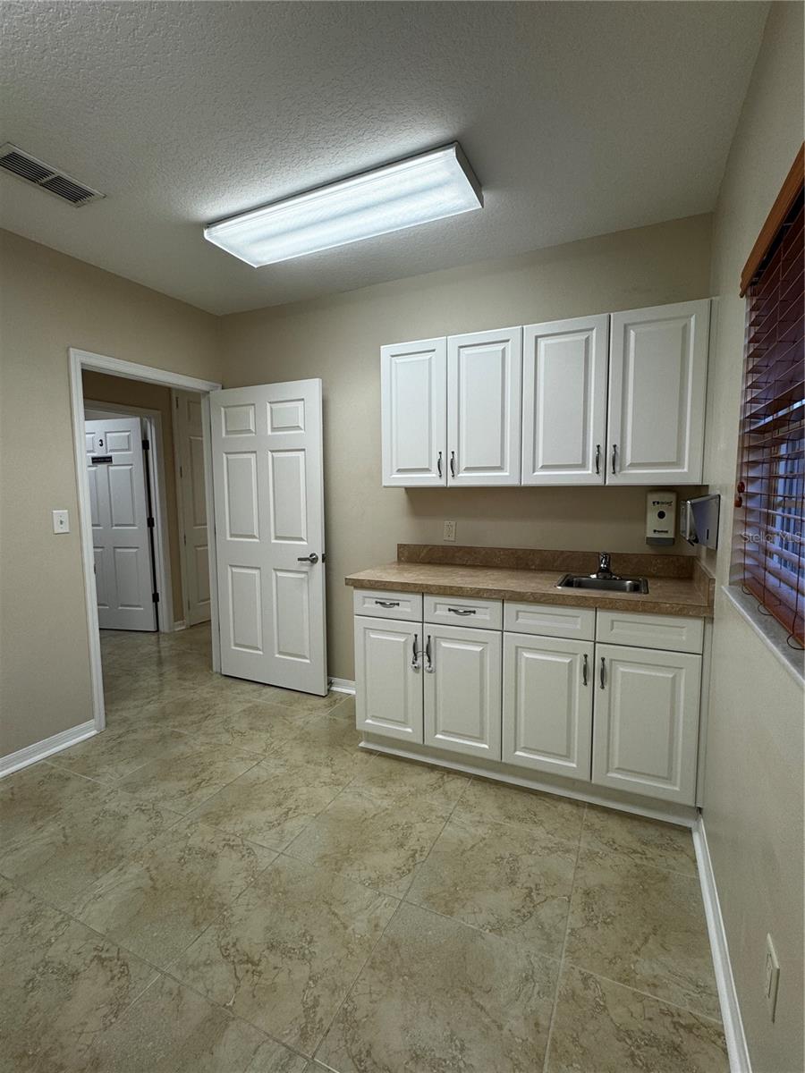 Image 15 of 19 For 3229 Hillsdale Lane