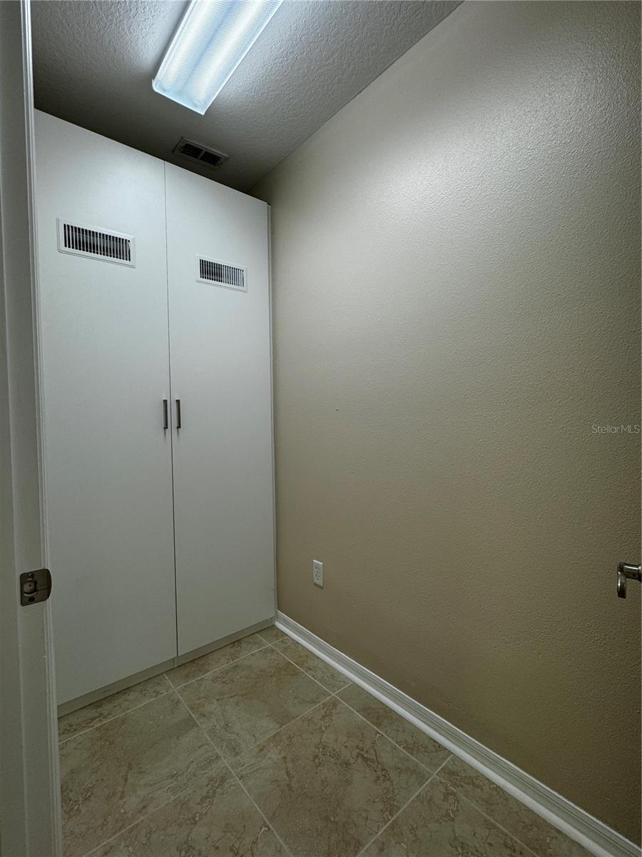 Image 18 of 19 For 3229 Hillsdale Lane