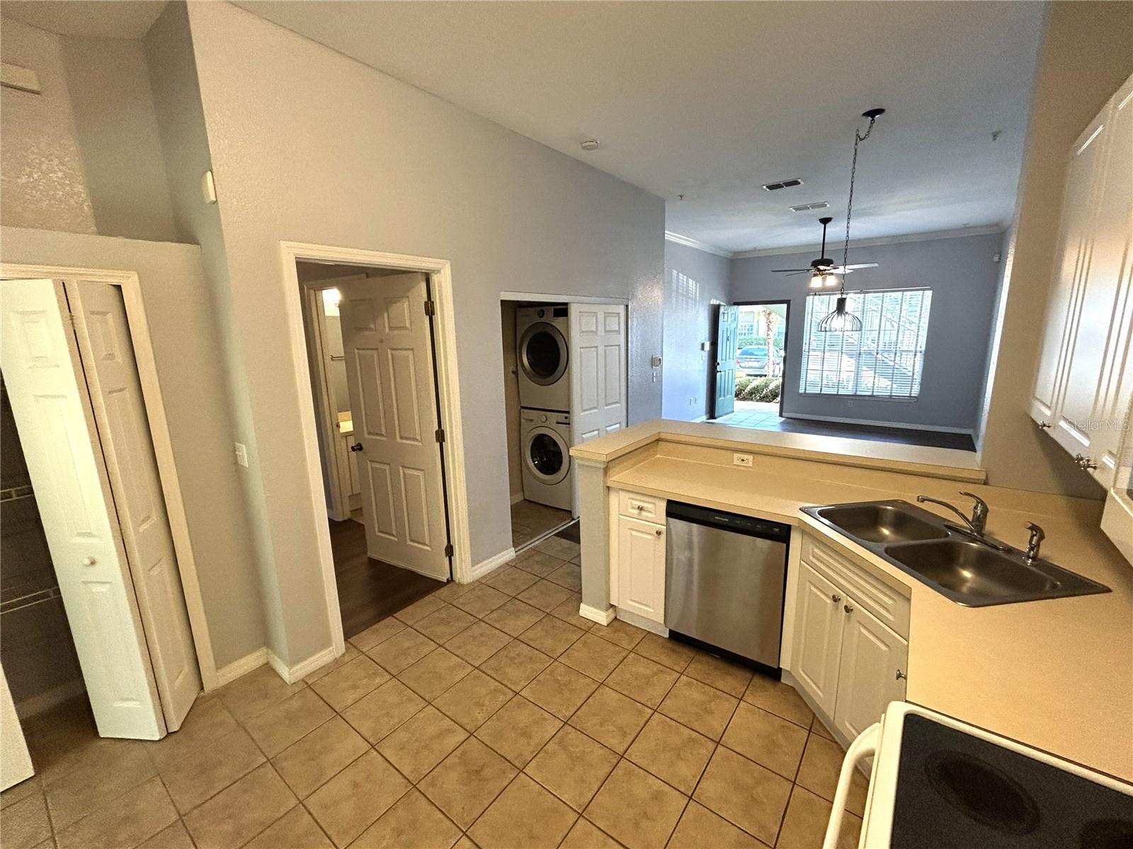 Image 6 of 13 For 141 Reserve Circle 105