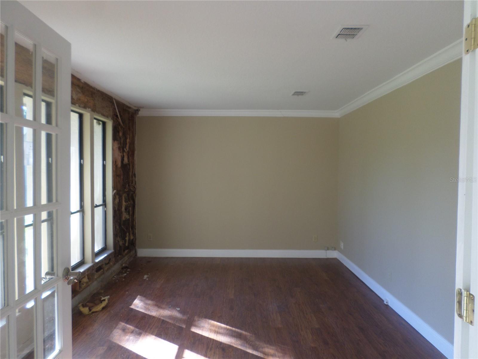 Image 2 of 15 For 210 Banbury Court