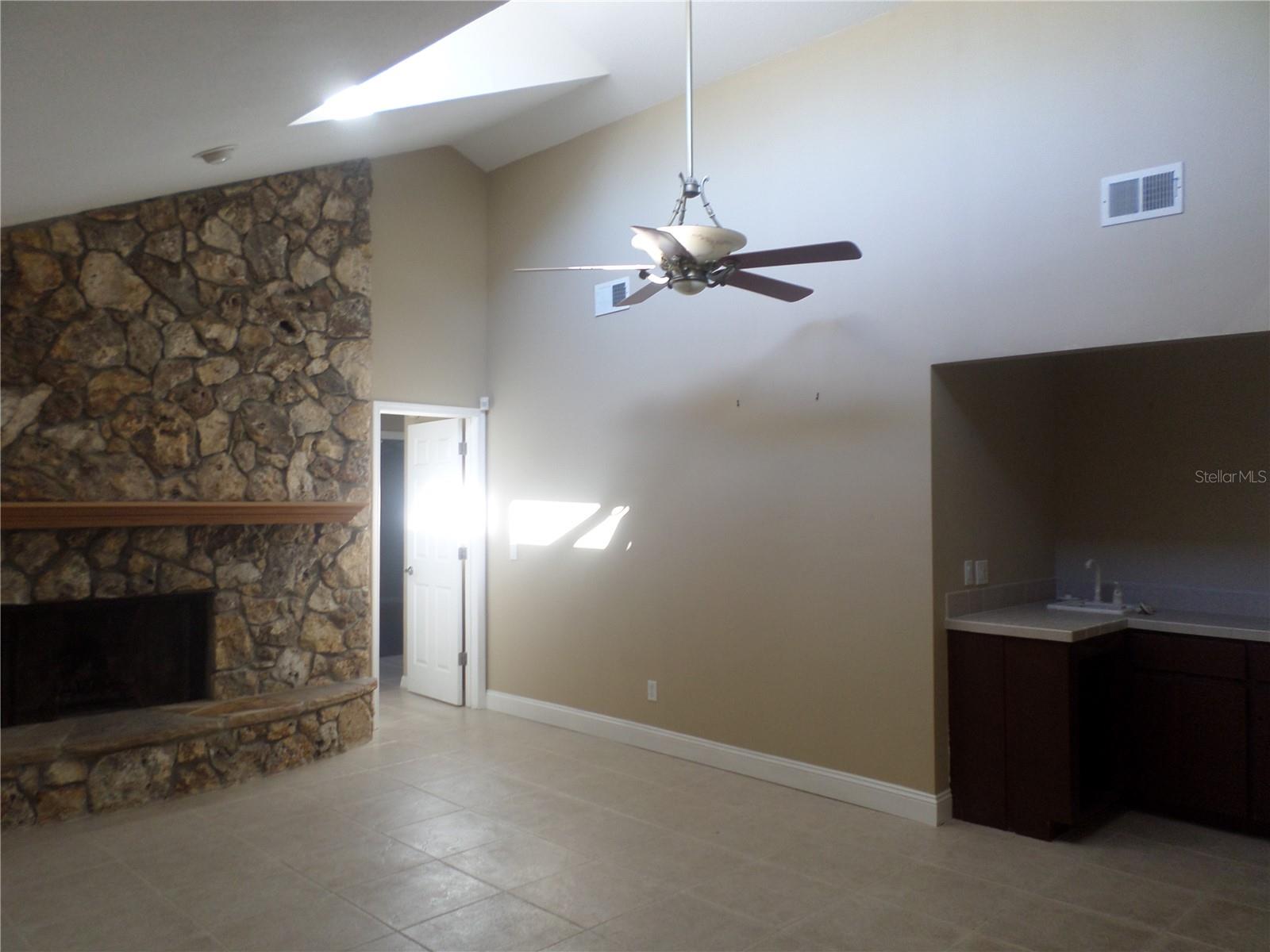 Image 5 of 15 For 210 Banbury Court