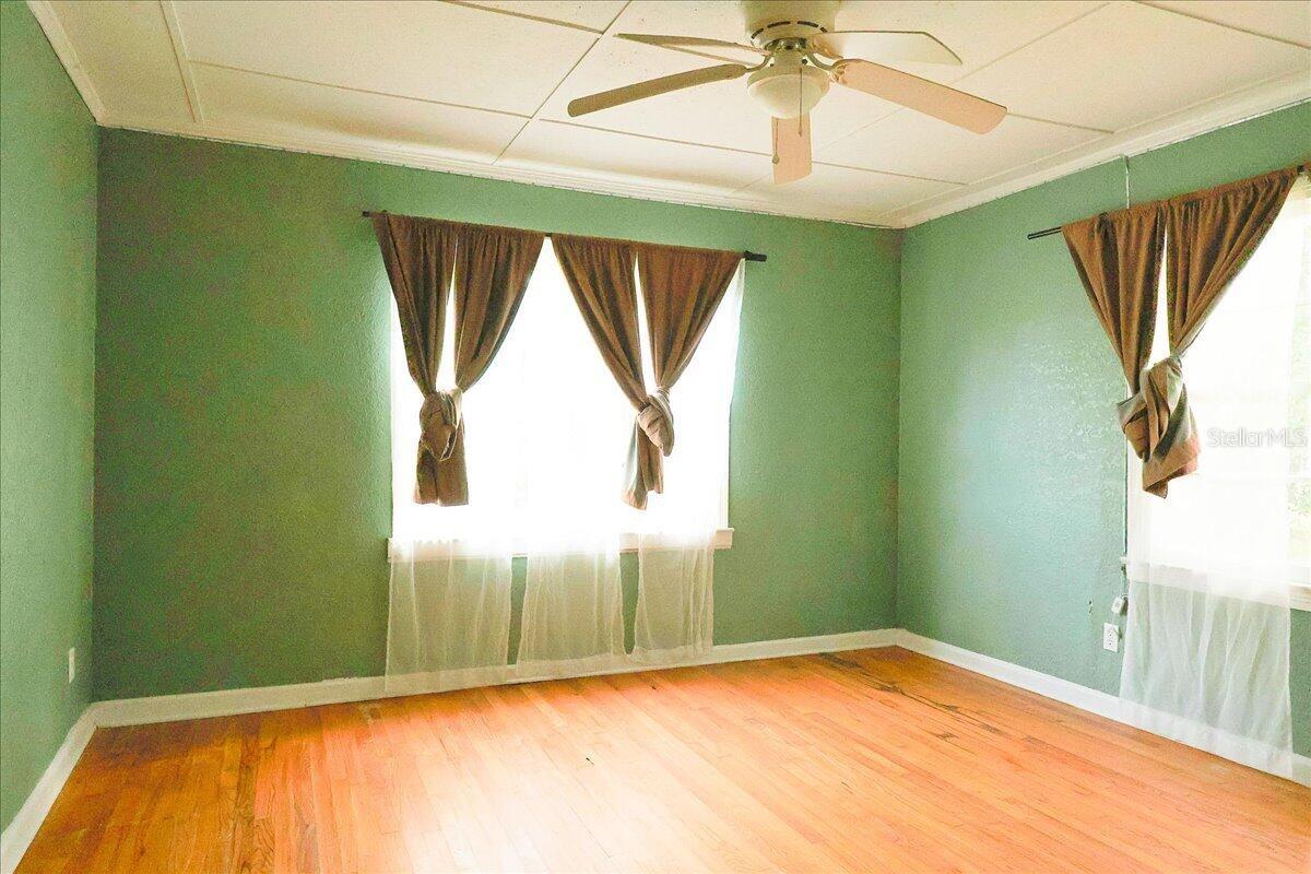 Image 11 of 31 For 731 Voorhis Avenue