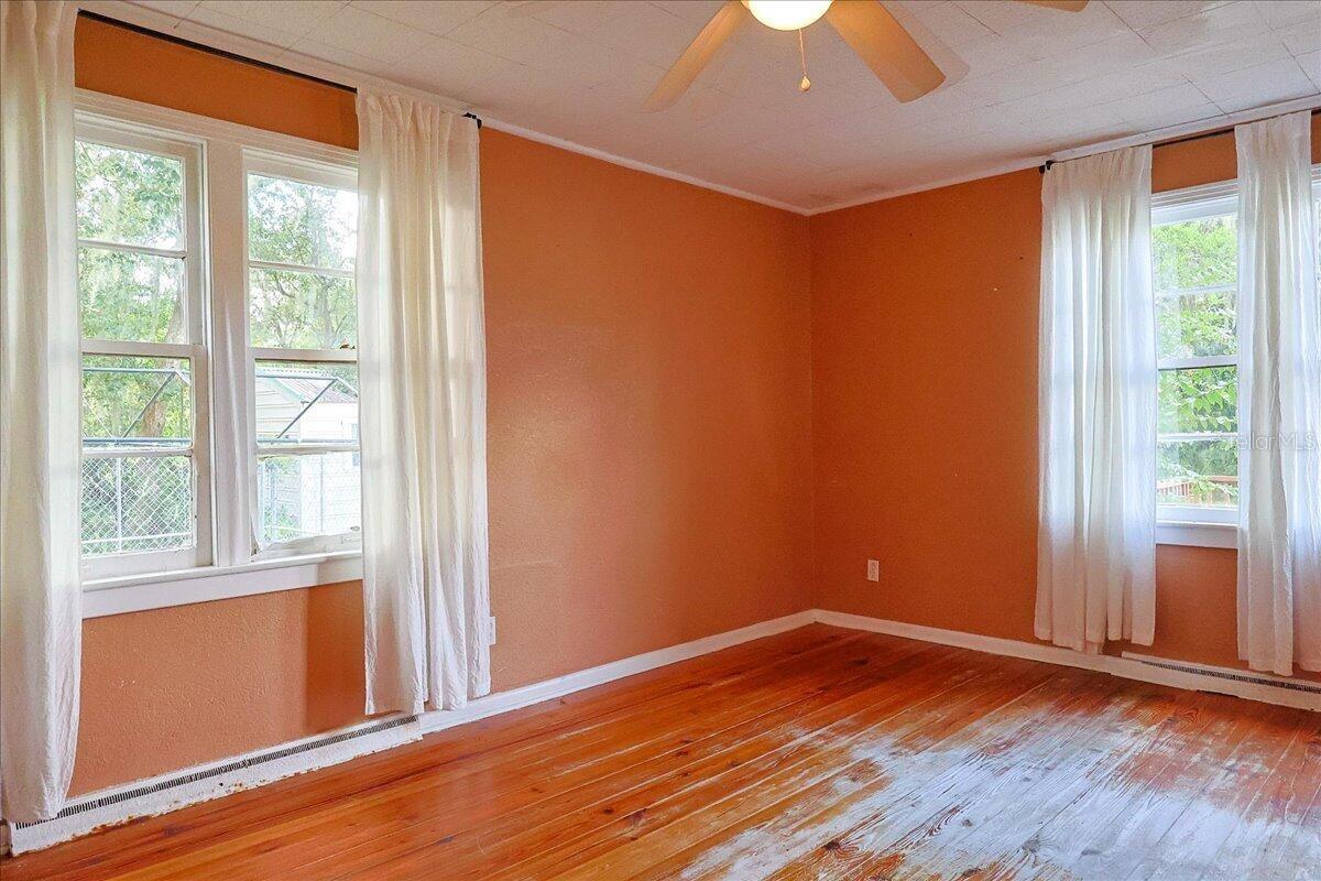 Image 20 of 31 For 731 Voorhis Avenue