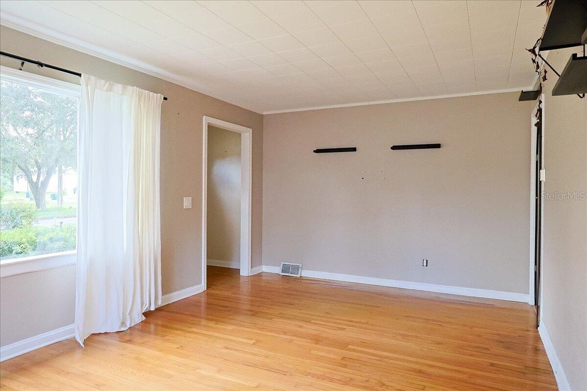 Image 8 of 31 For 731 Voorhis Avenue