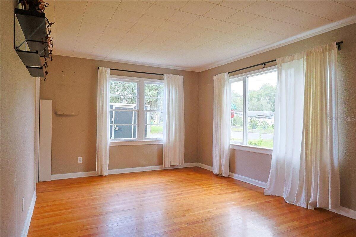 Image 9 of 31 For 731 Voorhis Avenue