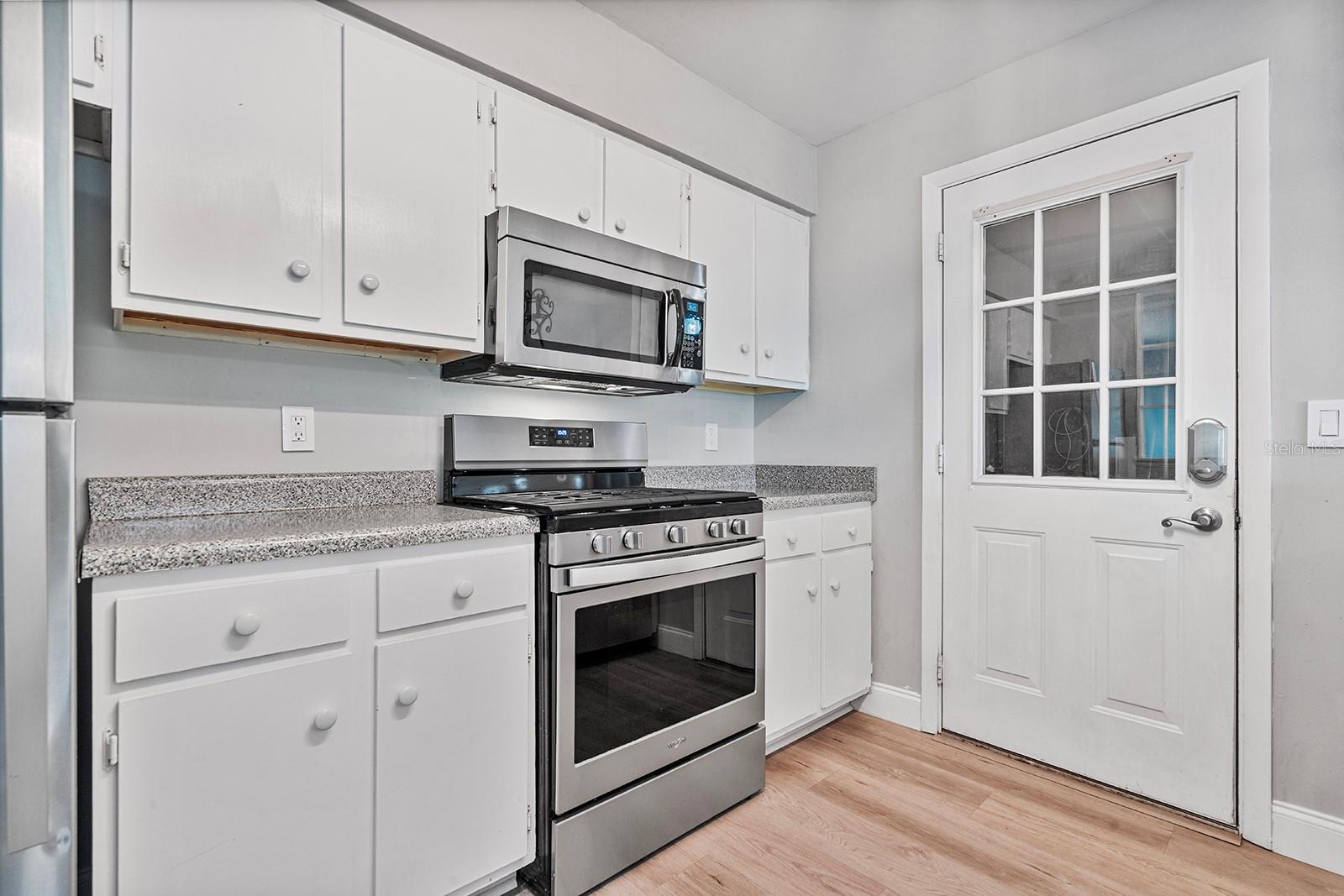 Image 6 of 28 For 5556 Memorial Drive