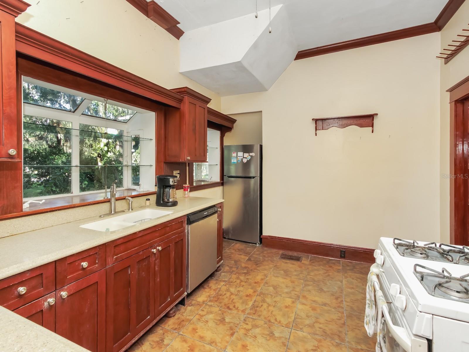 Image 12 of 27 For 1920 Sanford Avenue