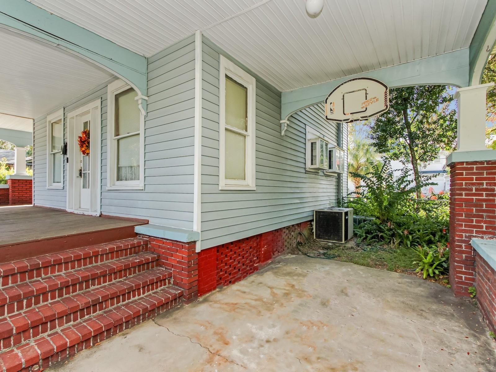 Image 5 of 27 For 1920 Sanford Avenue