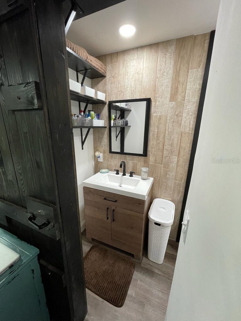 Image 11 of 27 For 1016 Beachwood Avenue