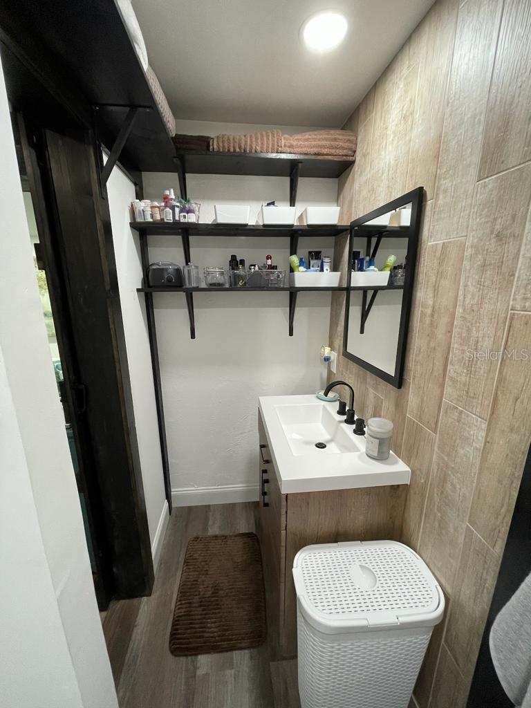 Image 12 of 27 For 1016 Beachwood Avenue