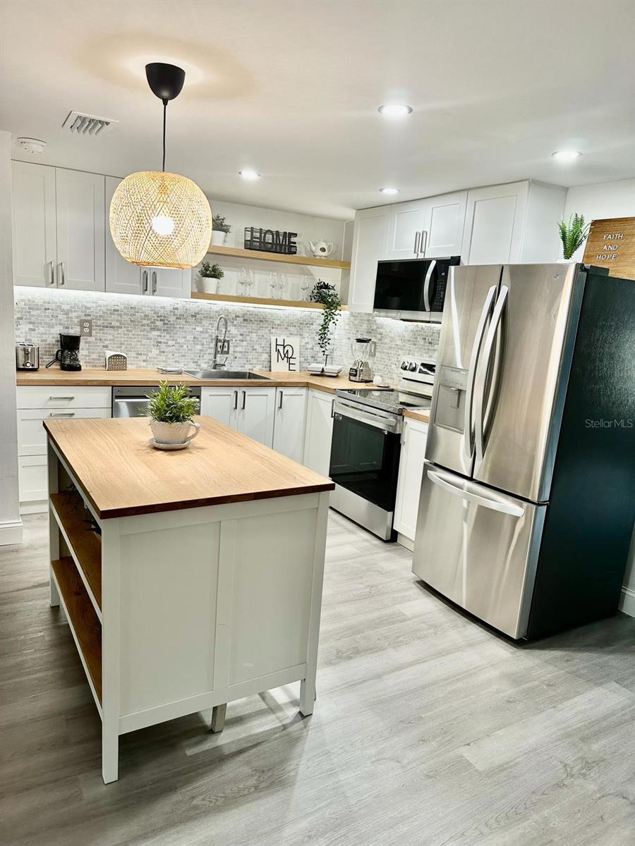 Image 9 of 27 For 1016 Beachwood Avenue