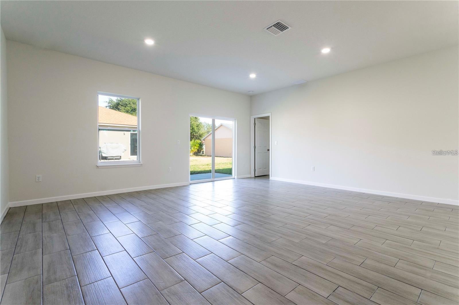 Image 4 of 10 For 560 Kingfisher Drive