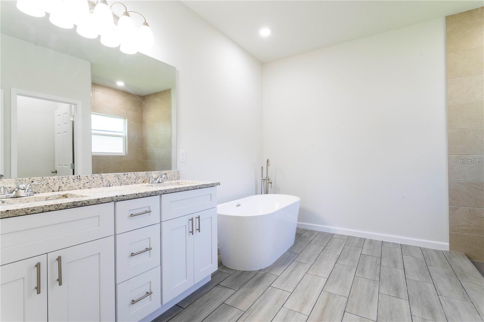 Image 5 of 10 For 560 Kingfisher Drive