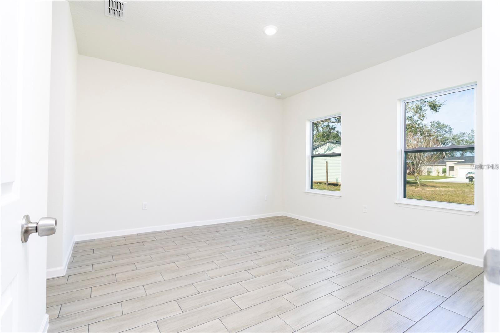 Image 6 of 10 For 560 Kingfisher Drive