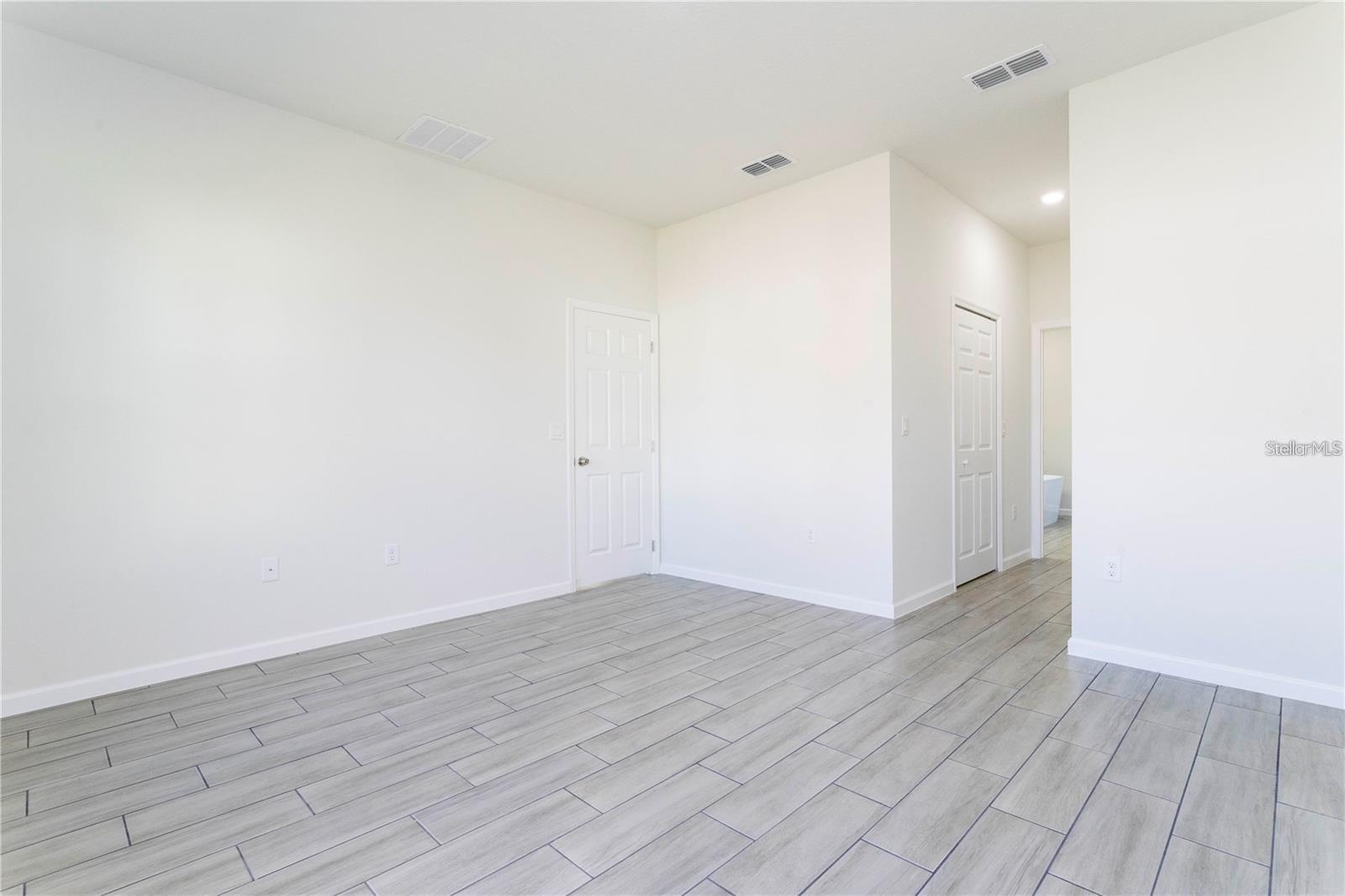 Image 7 of 10 For 560 Kingfisher Drive