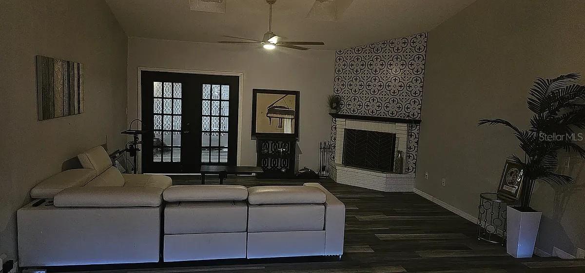 Image 2 of 7 For 7502 Waunaqua Drive