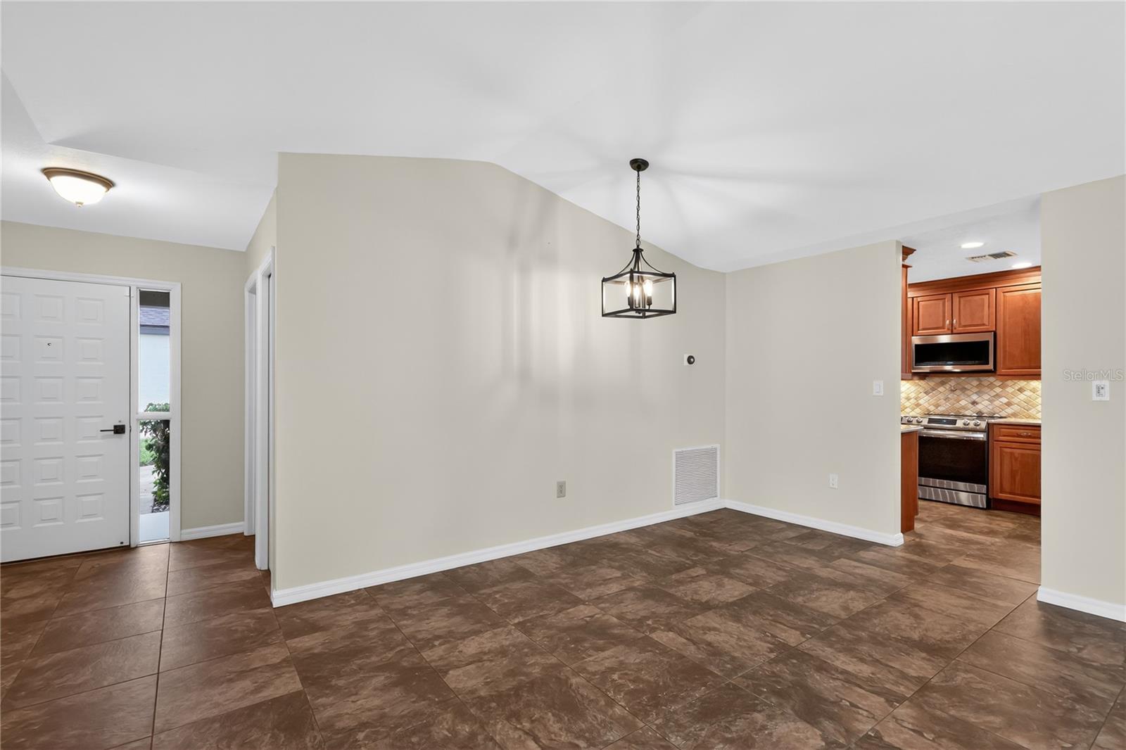 Image 13 of 26 For 1948 Magnolia Circle 48a