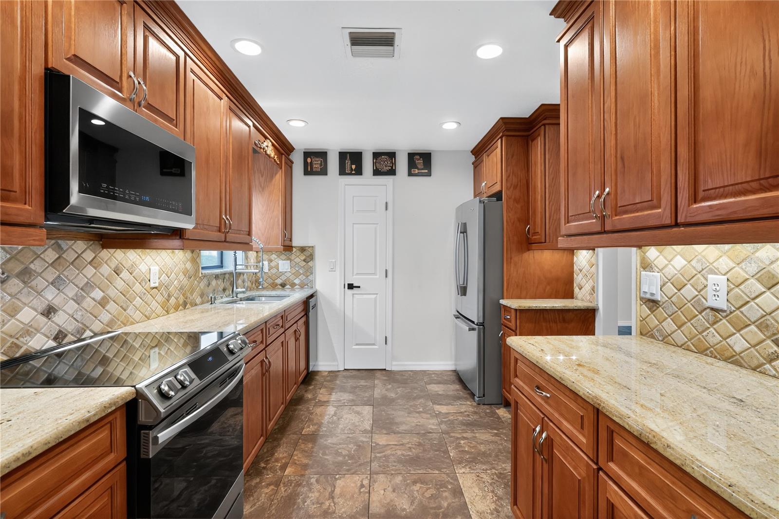 Image 5 of 26 For 1948 Magnolia Circle 48a