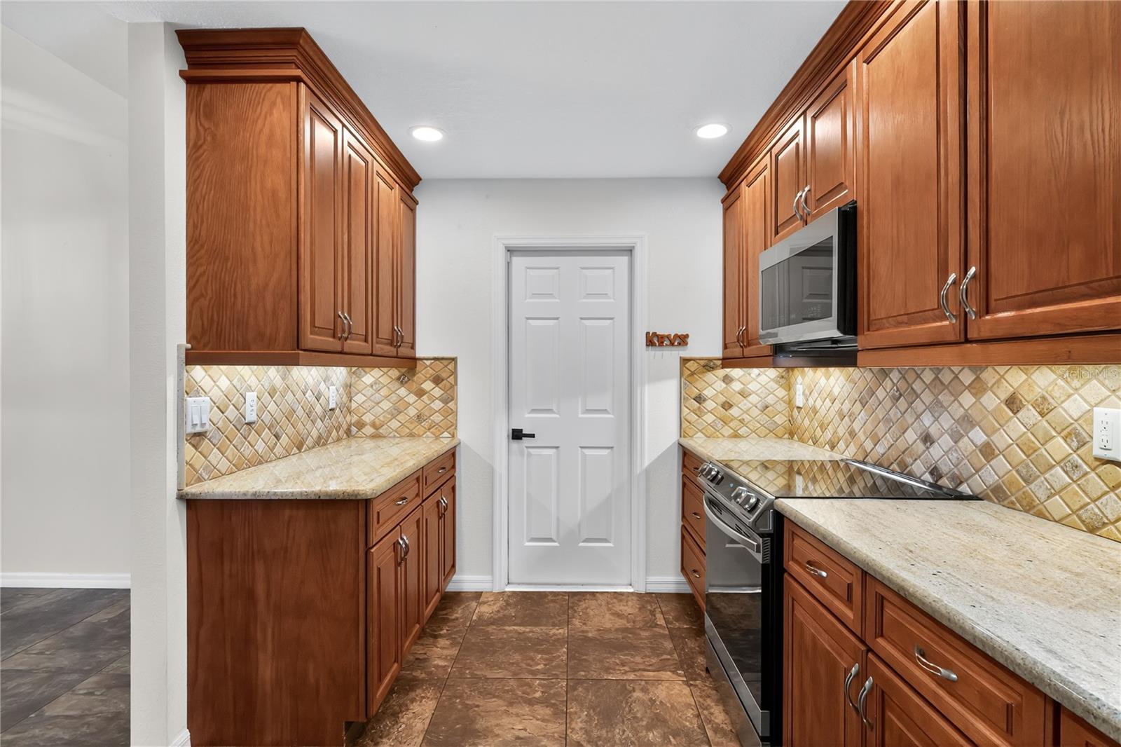 Image 6 of 26 For 1948 Magnolia Circle 48a