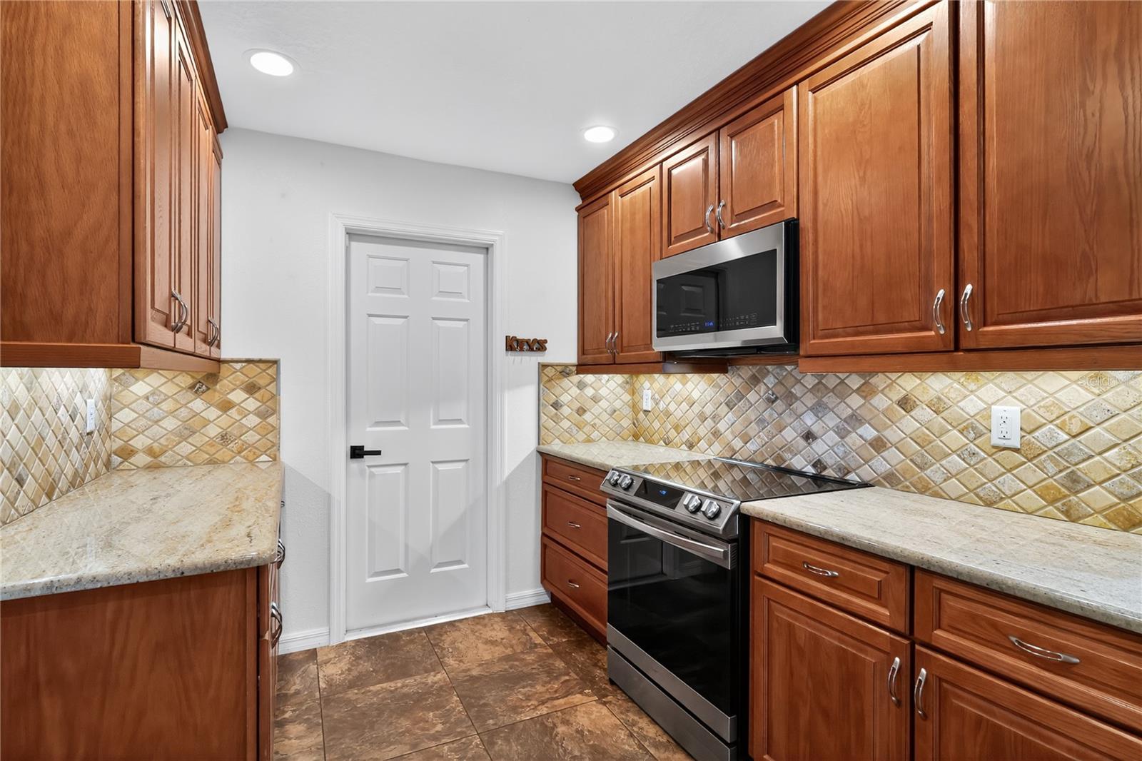 Image 7 of 26 For 1948 Magnolia Circle 48a