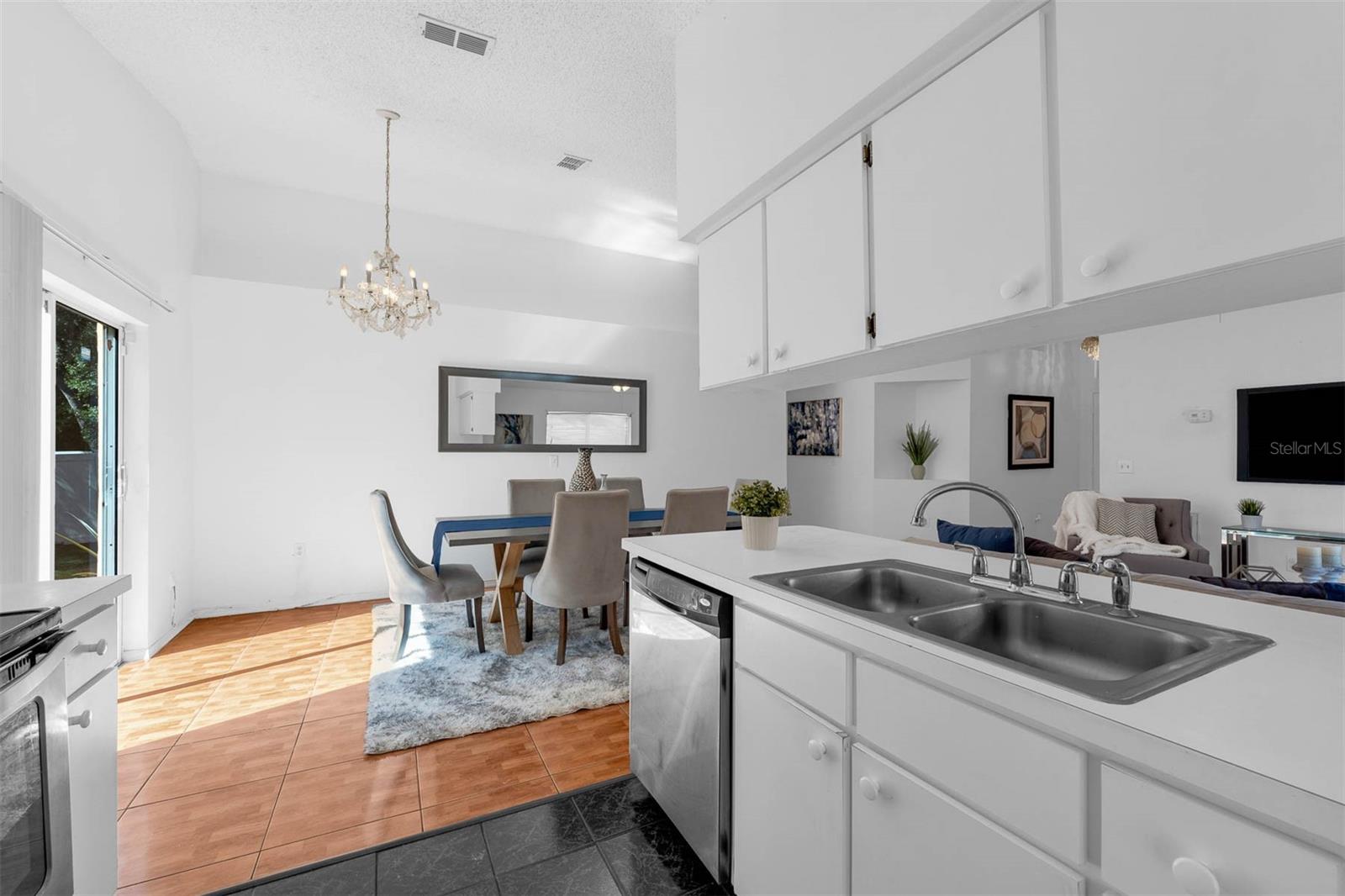 Image 11 of 24 For 5972 Kenlyn Court