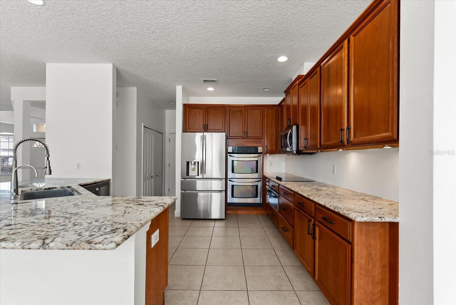 Image 12 of 41 For 1553 Cranston Street